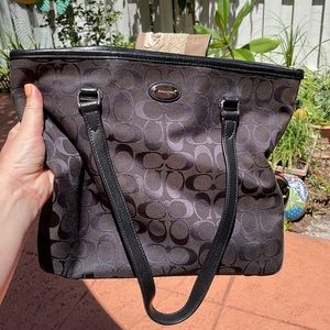 Coach purse with wristlet. Gently loved and great condition ❤️